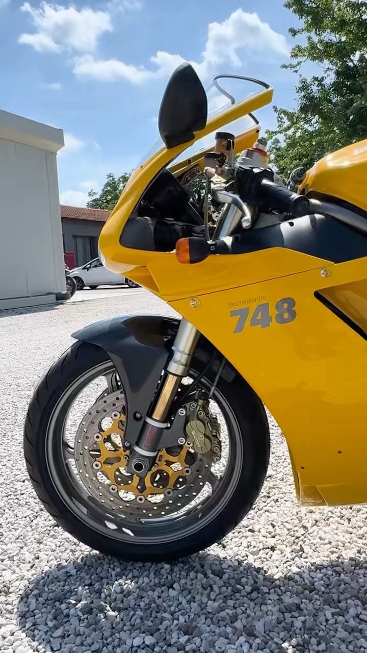2002 Ducati 748